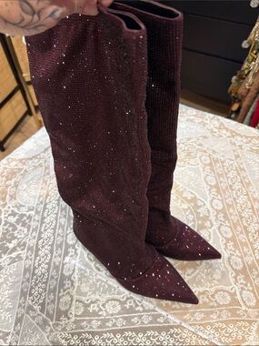 Women's Glitter Pointed-Toe Knee-High Boots - Burgundy